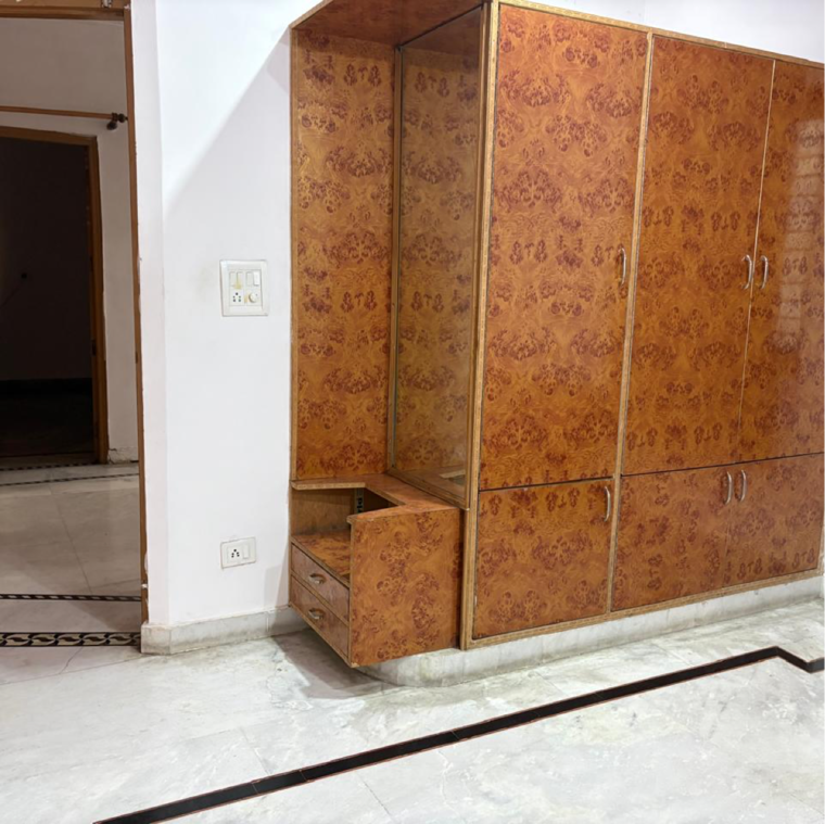 Room, sector 23 3 Bedroom 1850 Sq.Ft. Villa In Sector 23 Gurgaon 9562015