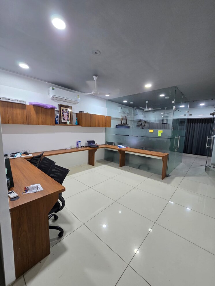 Team Area, gota Commercial Office Space 890 Sq.Ft. In Gota Ahmedabad 9561959