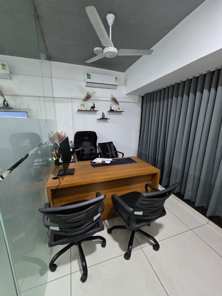 Team Area, gota Commercial Office Space 890 Sq.Ft. In Gota Ahmedabad 9561959