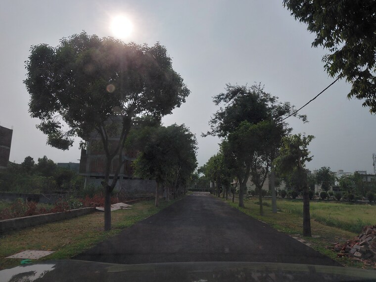 Garden, zestha-bhagirath-vihar-residency  200 Sq.Yd. Plot In Sector 27 Yamuna Expressway Greater Noida 9562014
