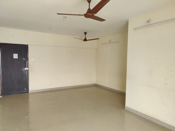 Room in 1 BHK Apartment at Dheeraj Solitaire, Malad West – for Rent