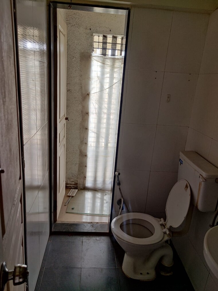 Bathroom, dheeraj-solitaire 1 Bedroom 450 Sq.Ft. Apartment In Malad West Mumbai 9562037