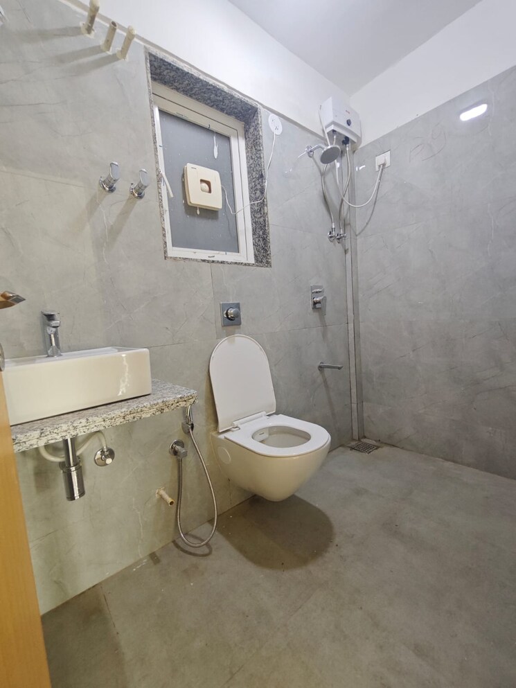 Bathroom, vaibhavlaxmi-queens-glory 3 Bedroom 1450 Sq.Ft. Apartment In Chembur Mumbai 9562019