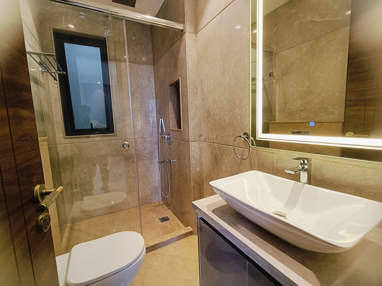 Bathroom, safdarjung enclave 4 Bedroom 250 Sq.Yd. Builder Floor In Safdarjung Enclave Delhi 9562607