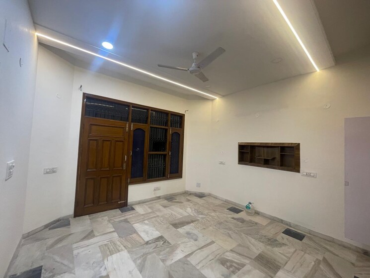 Room, sector 11 4 Bedroom 2150 Sq.Ft. Independent House In Sector 11 Panchkula 9562101