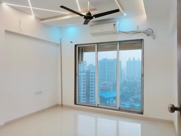 Room in 2 BHK Apartment at Avant Hillway, Goregaon East – for Rent