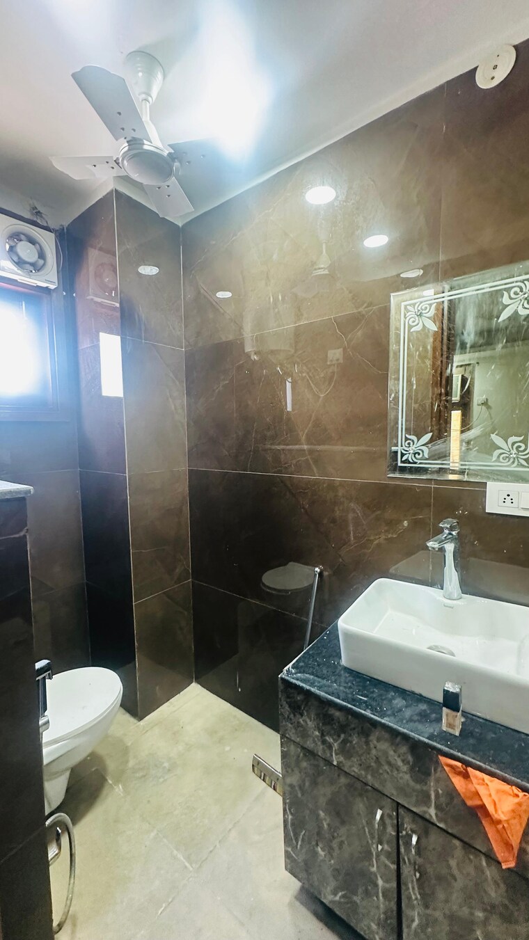 Bathroom, saket 3 Bedroom 1200 Sq.Ft. Builder Floor In Saket Delhi 9562147