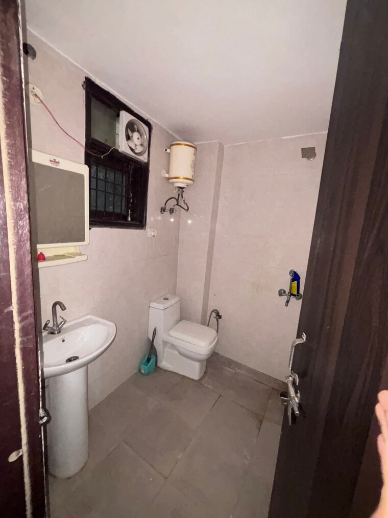 Bathroom, chattarpur 1 Bedroom 450 Sq.Ft. Builder Floor In Chattarpur Delhi 9562206