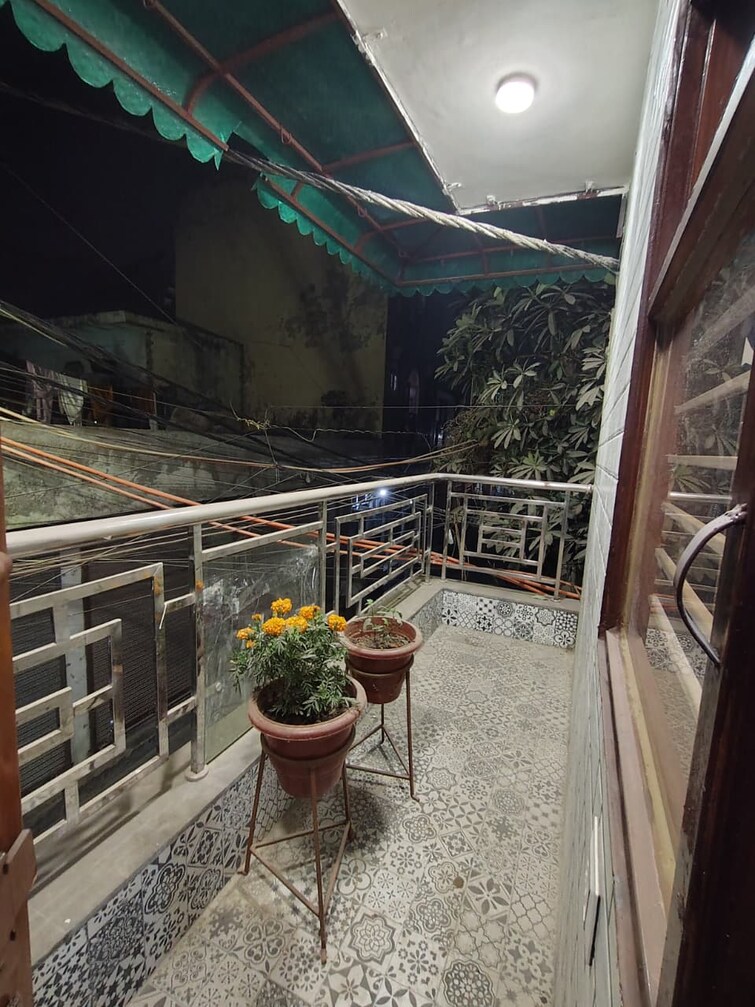 Balcony, om vihar 2 Bedroom 48 Sq.Yd. Builder Floor In Om Vihar Delhi 9562152