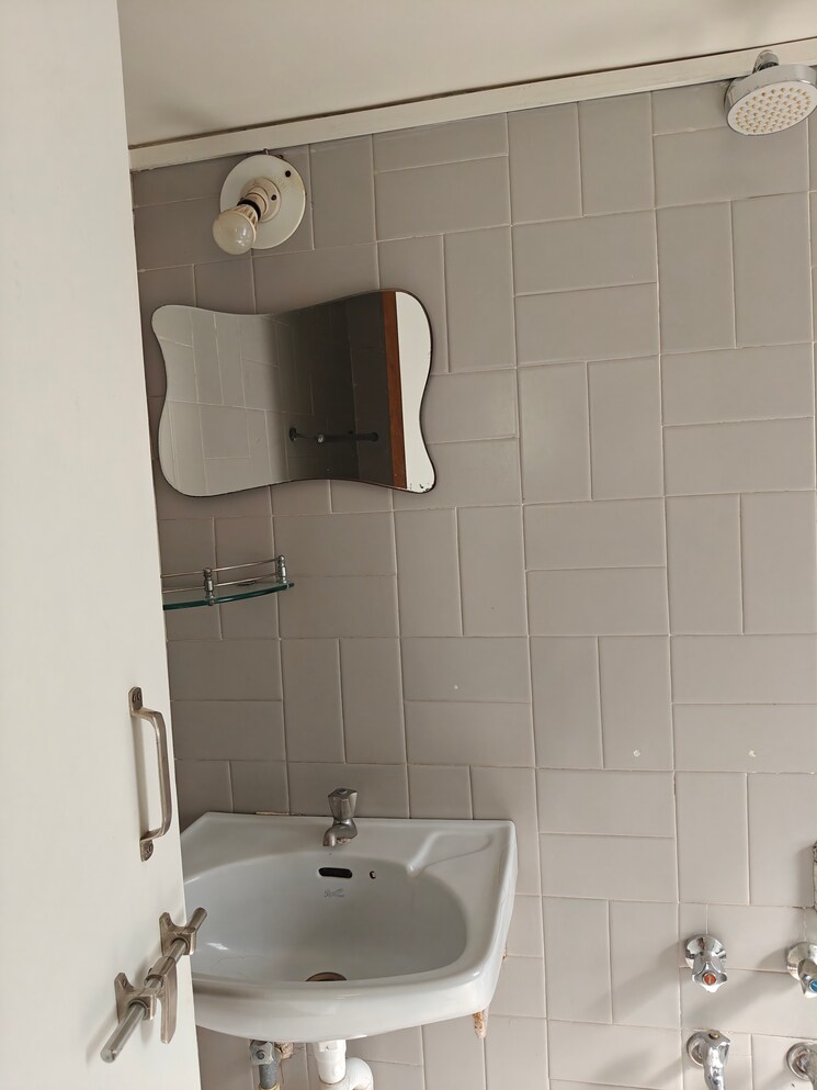 Bathroom, madhav-residency 3 Bedroom 1500 Sq.Ft. Apartment In Aundh Pune 9562257