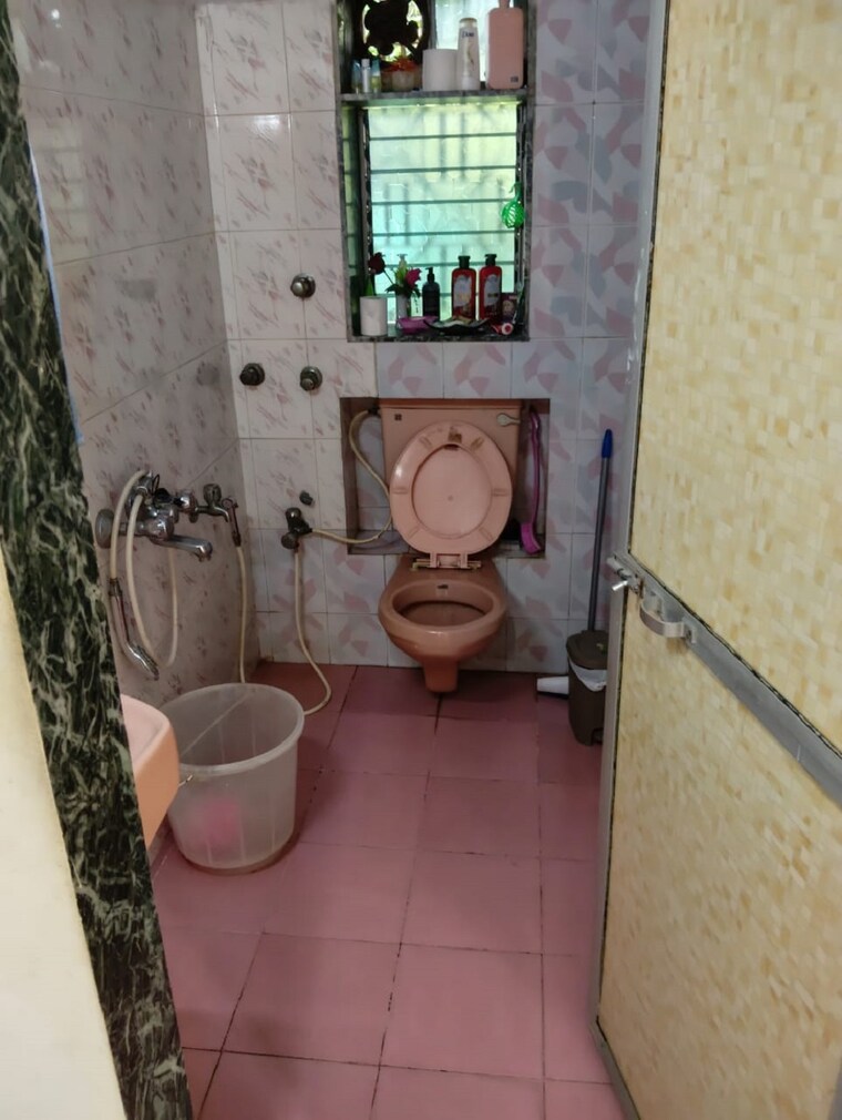 Bathroom, bandra west 2 Bedroom 700 Sq.Ft. Apartment In Bandra West Mumbai 9562217