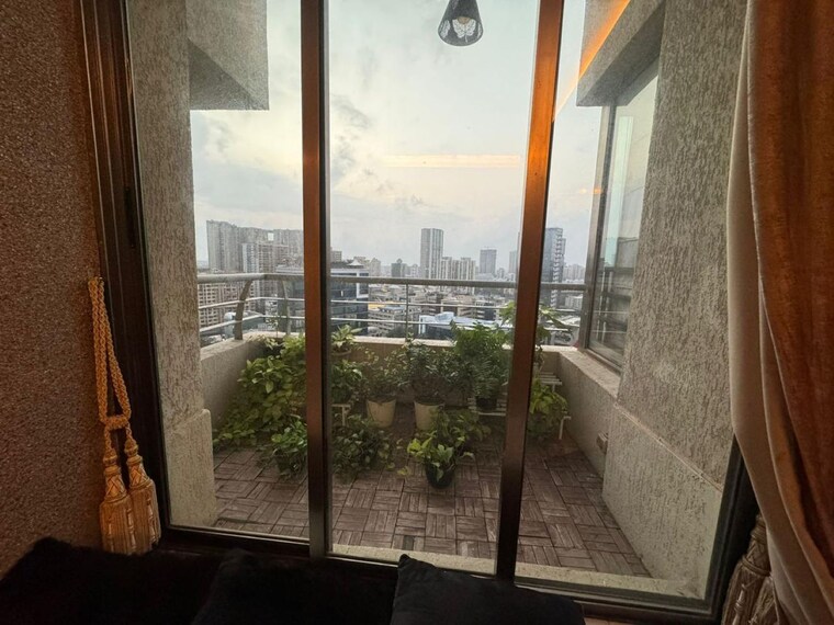 Balcony, oberoi-springs 5 Bedroom 2700 Sq.Ft. Apartment In Andheri West Mumbai 9562251
