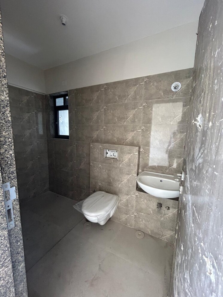 Bathroom, kanakia-spaces-zen-world 1.5 Bedroom 555 Sq.Ft. Apartment In Kanjurmarg East Mumbai 9562265