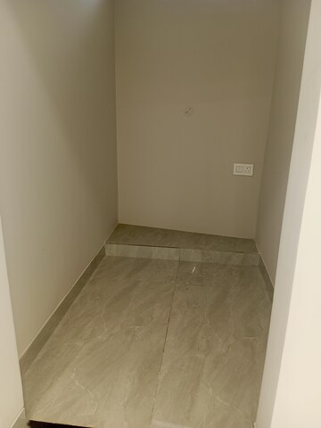 Room in 3 BHK Apartment at Himayath Nagar – for Sale