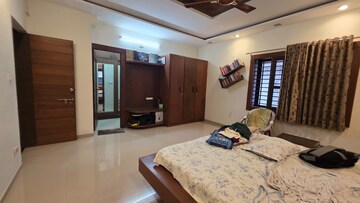 Bedroom in 5 BHK Villa at Sindhu Bhavan Road – for Rent