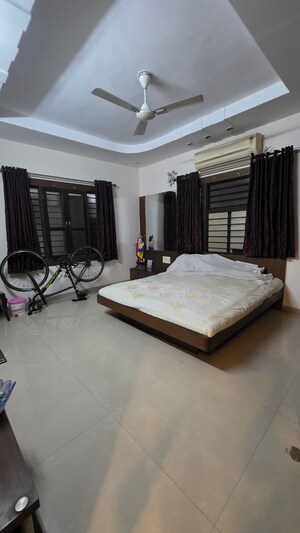 Bedroom in 5 BHK Villa at Sindhu Bhavan Road – for Rent