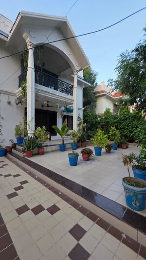 5 BHK Villa For Rent in Sindhu Bhavan Road