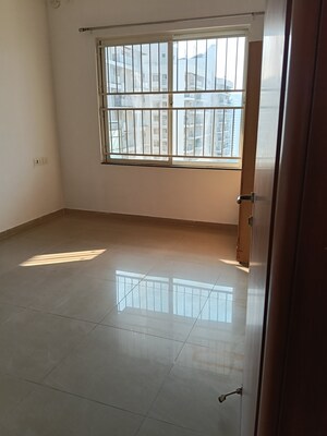 Room in 3 BHK Apartment at Kolte Patil Life Republic, Hinjewadi – for Rent