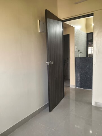 Room in 2 BHK Apartment at Chandak Unicorn, Andheri West – for Rent