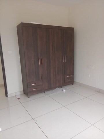 Room in 2 BHK Apartment at Prestige Lakeside Habitat, Varthur – for Rent