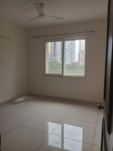 Room in 2 BHK Apartment at Prestige Lakeside Habitat, Varthur – for Rent