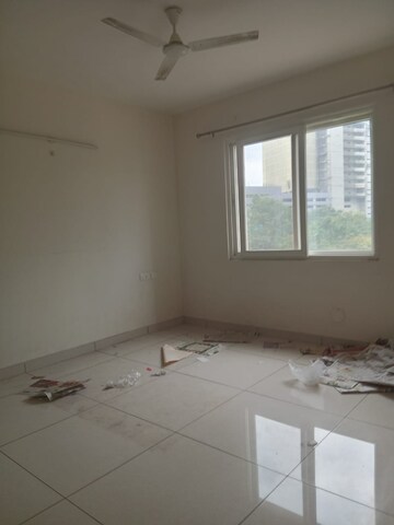 Room in 2 BHK Apartment at Prestige Lakeside Habitat, Varthur – for Rent