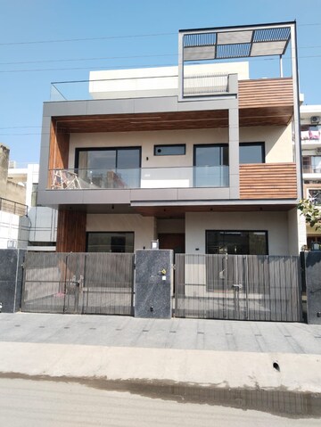 4 BHK Independent House For Sale in Sector 15