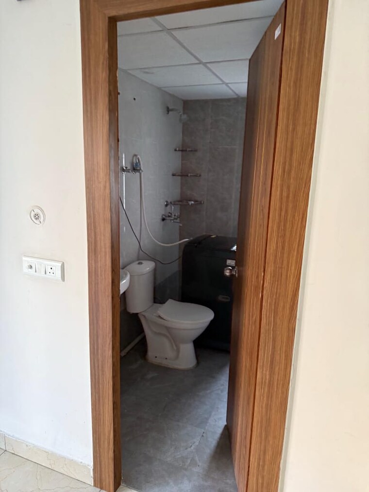 Bathroom, amrapali-golf-homes 3 Bedroom 1425 Sq.Ft. Apartment In Sector 4 Greater Noida Greater Noida 9562381