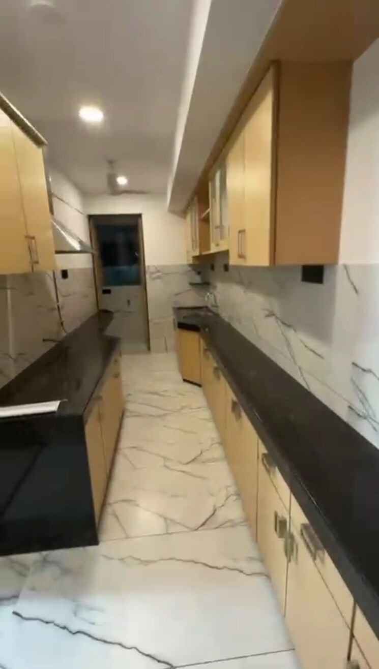 Kitchen, vile parle west 4 Bedroom 2400 Sq.Ft. Apartment In Vile Parle West Mumbai 9562480