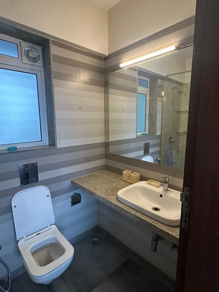 Team Area, supreme-19 2 Bedroom 638 Sq.Ft. Apartment In Lokhandwala Complex Mumbai 9562474