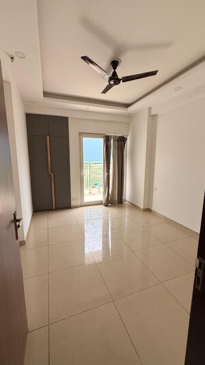Room in 3 BHK Apartment at Amrapali Golf Homes, Sector 4 Greater Noida – for Sale