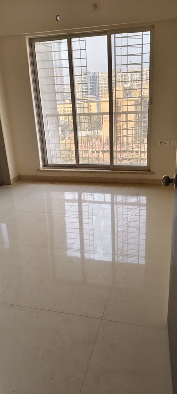 Room in 2 BHK Apartment at Strawberry The Address, Mira Road East – for Sale