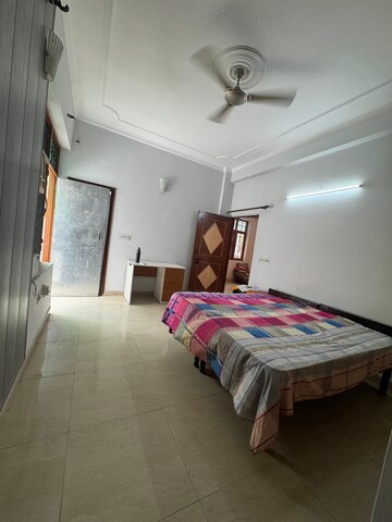 Bedroom in 2 BHK Builder Floor at Sector 23 – for Rent