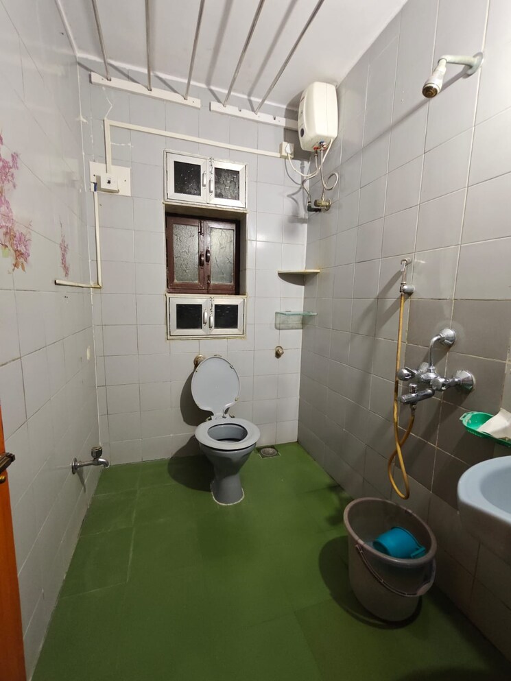 Bathroom, kaveri-chs-mumbai 2 Bedroom 1120 Sq.Ft. Apartment In Chembur Mumbai 9562574