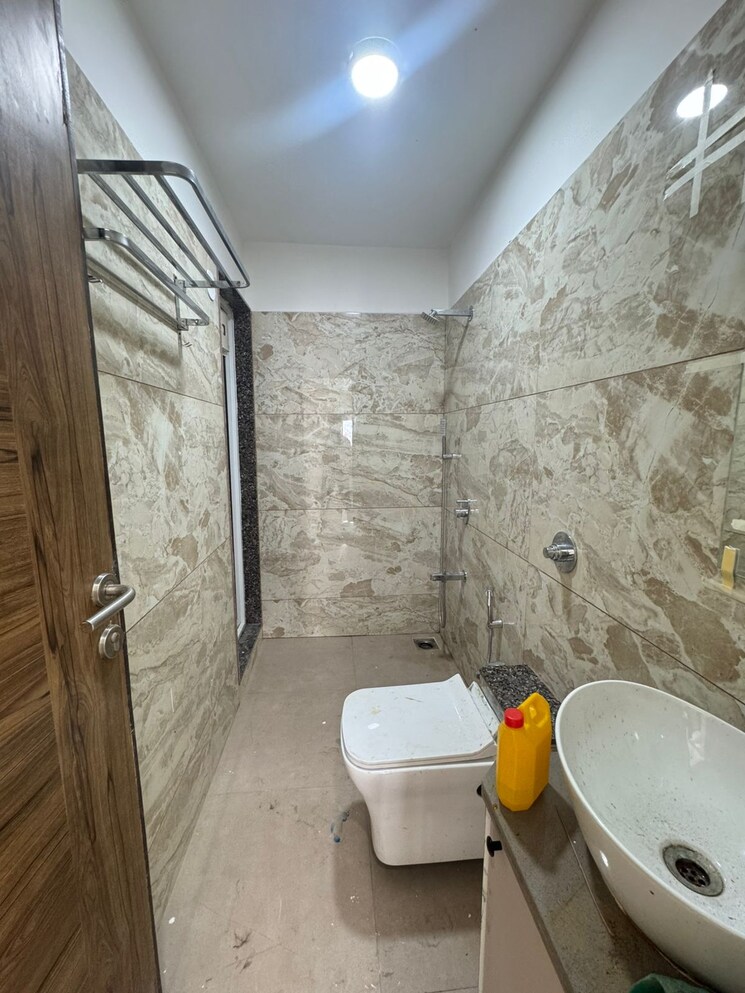 Bathroom, sri-zynergy 2 Bedroom 834 Sq.Ft. Apartment In Suman Nagar Mumbai 9562615
