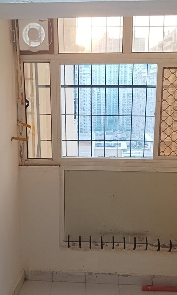 Room in 3 BHK Apartment at Amrapali Zodiac, Sector 120 – for Rent