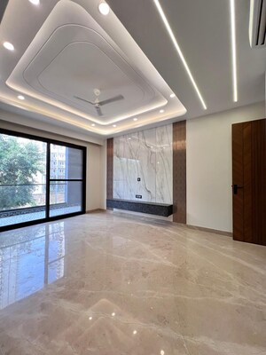 Room in 4 BHK Builder Floor at Ansal API Esencia, Sector 67 – for Sale