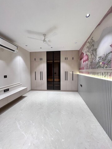 Building Lobby in 4 BHK Builder Floor at Ansal API Esencia, Sector 67 – for Sale