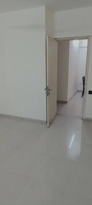 Room in 2 BHK Apartment at Kool Homes Solitaire, Kondhwa – for Sale