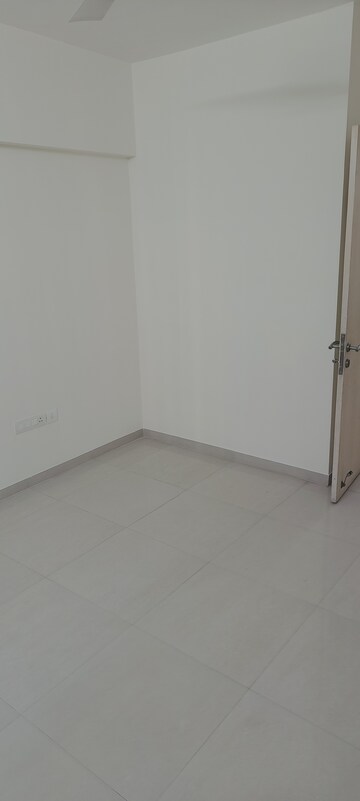 Room in 2 BHK Apartment at Kool Homes Solitaire, Kondhwa – for Sale