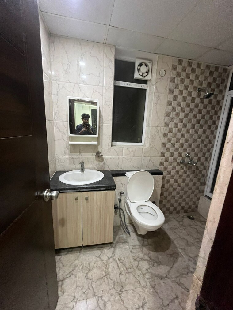 Bathroom, amrapali-zodiac 3 Bedroom 1775 Sq.Ft. Apartment In Sector 120 Noida 9562711
