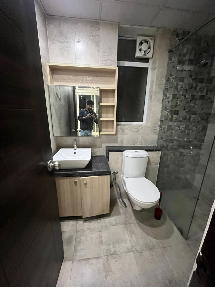 Bathroom, amrapali-zodiac 3 Bedroom 1775 Sq.Ft. Apartment In Sector 120 Noida 9562711