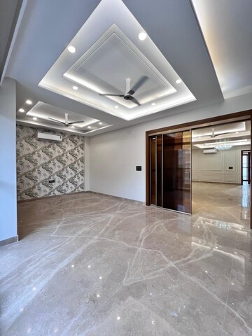 Room in 4 BHK Builder Floor at Ansal API Esencia, Sector 67 – for Sale