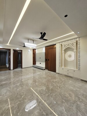 Room in 4 BHK Builder Floor at Ansal API Versalia, Sector 67a – for Sale