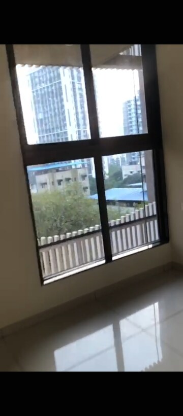 Room in 1 BHK Apartment at Chandak 34 Park Estate, Goregaon West – for Rent