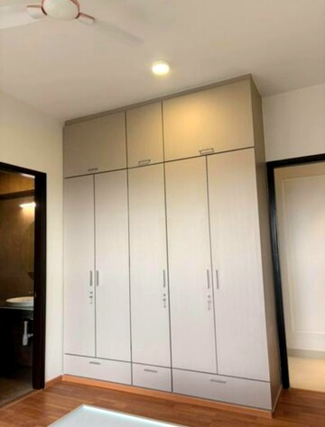 Room in 3 BHK Apartment at Runwal Sanctuary, Mulund West – for Rent