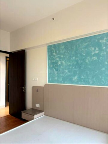 Room in 3 BHK Apartment at Runwal Sanctuary, Mulund West – for Rent