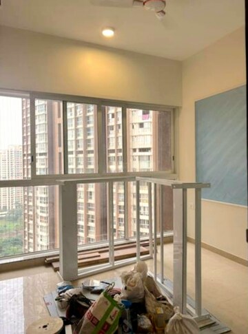 Room in 3 BHK Apartment at Runwal Sanctuary, Mulund West – for Rent