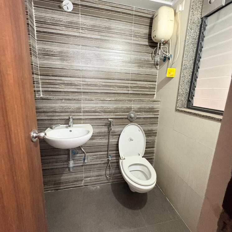 Bathroom, lodha-lakeshore-greens 2.5 Bedroom 850 Sq.Ft. Apartment In Hedutane Thane 9563043