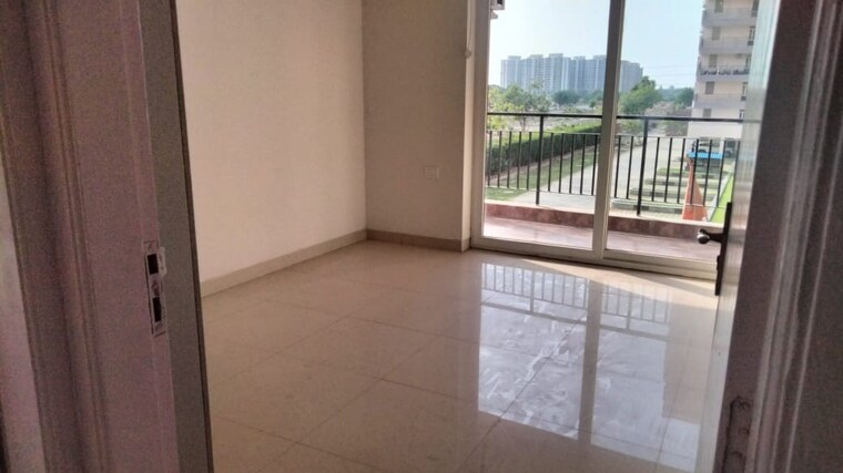 Room, shapoorji-pallonji-joyville-phase-2 3 Bedroom 1692 Sq.Ft. Apartment In Sector 102 Gurgaon 9562862